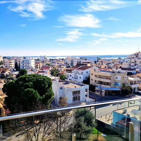 Sveltos Residence 3 Bedroom Suites Апарт-отель 4*