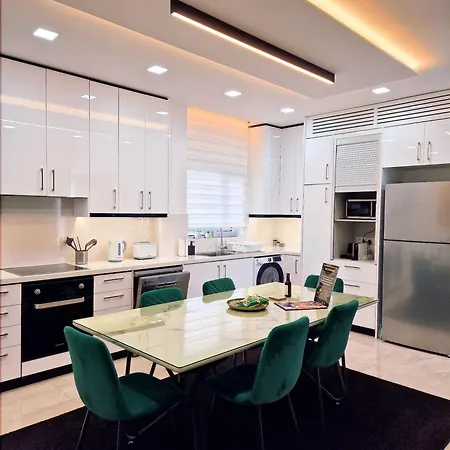 Апарт-отель Sveltos Residence 3 Bedroom Suites 4*