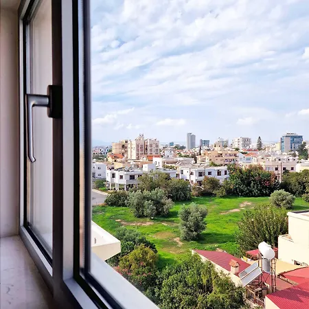 Sveltos Residence 3 Bedroom Suites Апарт-отель Ларнака