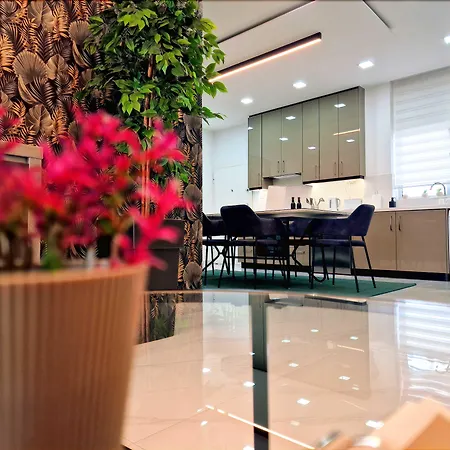 Sveltos Residence 3 Bedroom Suites Апарт-отель Ларнака