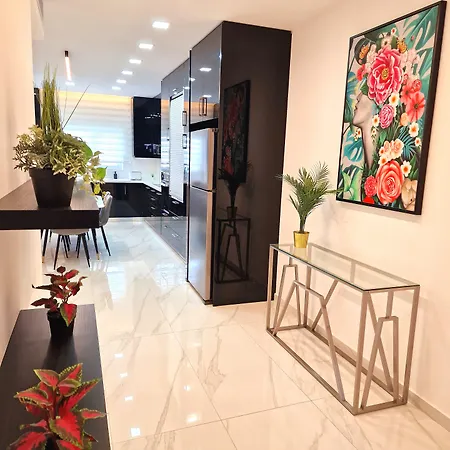 Апарт-отель Sveltos Residence 3 Bedroom Suites 4*