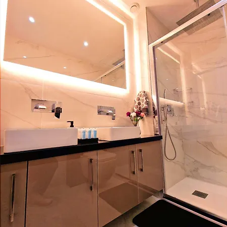 Sveltos Residence 3 Bedroom Suites Ларнака