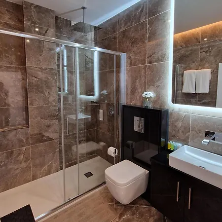 Sveltos Residence 3 Bedroom Suites Апарт-отель Ларнака