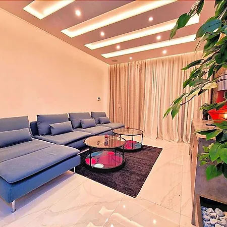 Sveltos Residence 3 Bedroom Suites 4*